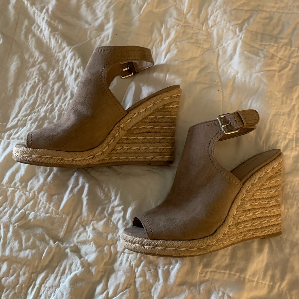 Light gray tan wedges